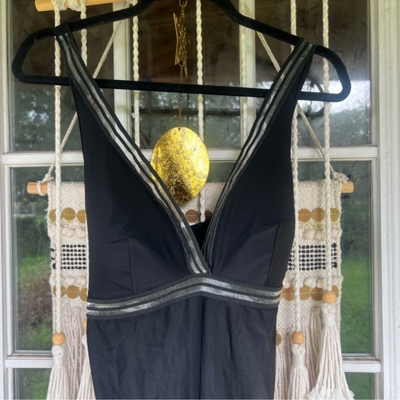 Torrid black one piece size 1x - Picture 3 of 3